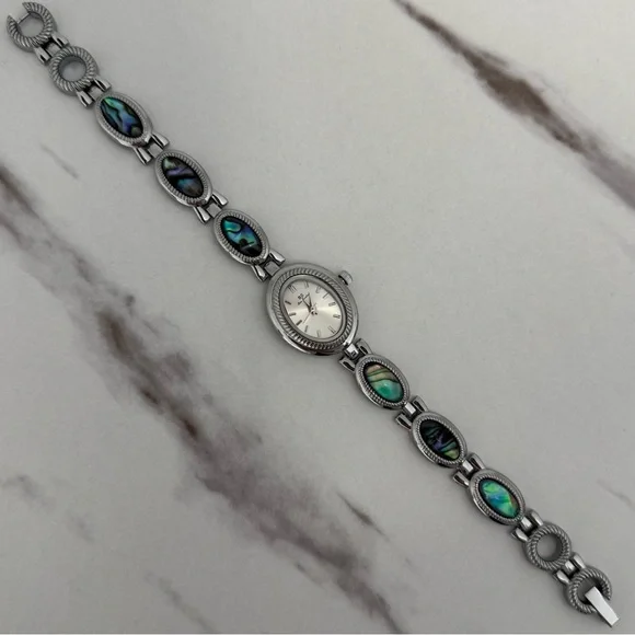 Stylish Retro Y2K Women's Silver and White face Vintage Bracelet Watch Gift - Picture 5 of 7